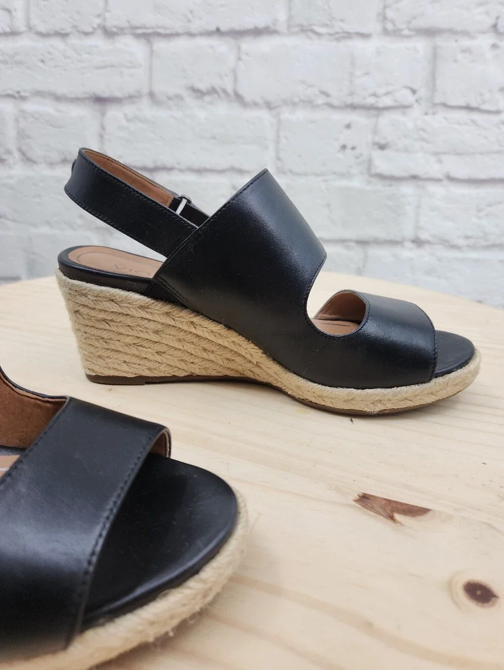 Vionic Brooke Wedge Sandal Size 7.5 Black Leather Espadrille Slingback